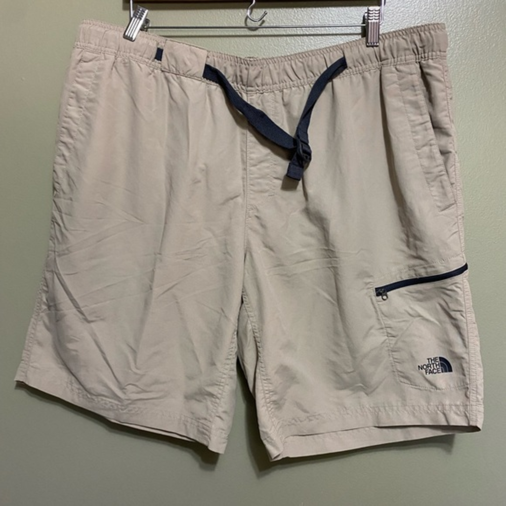 The North Face Khaki Belted Shorts, Size XXL‎